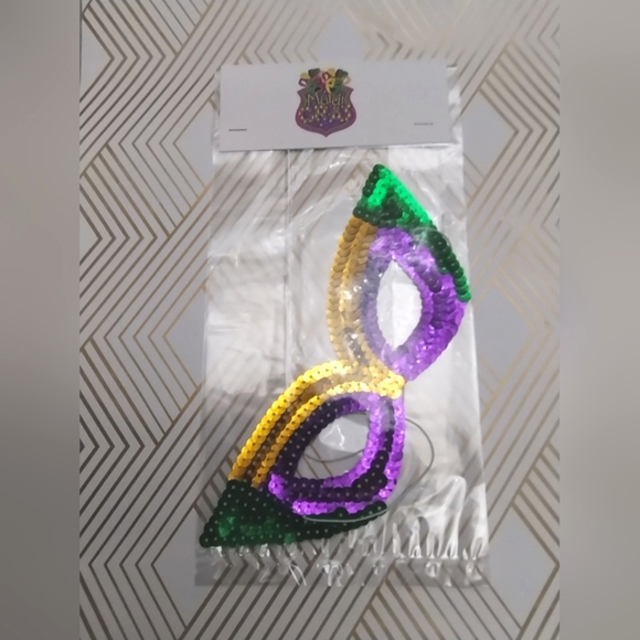 New Mardi Gras Sequins Mask - Picture 3 of 6